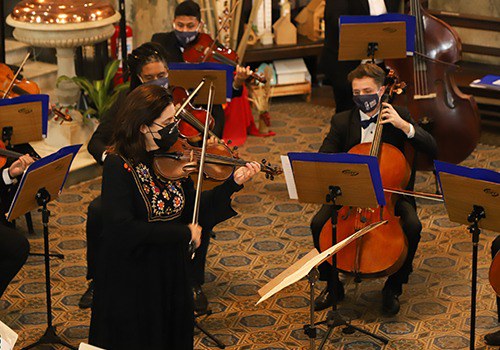 Sala Guiomar Novaes, em São Paulo, recebe concertos gratuitos da Orquestra Filarmônica Sinos Azuis e solistas convidados
